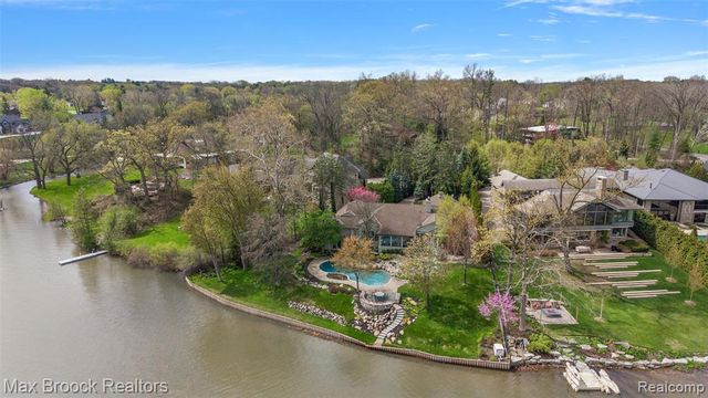 3945 Kirkland Court, Bloomfield Hills, MI 48302