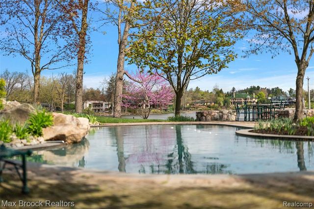 3945 Kirkland Court, Bloomfield Hills, MI 48302