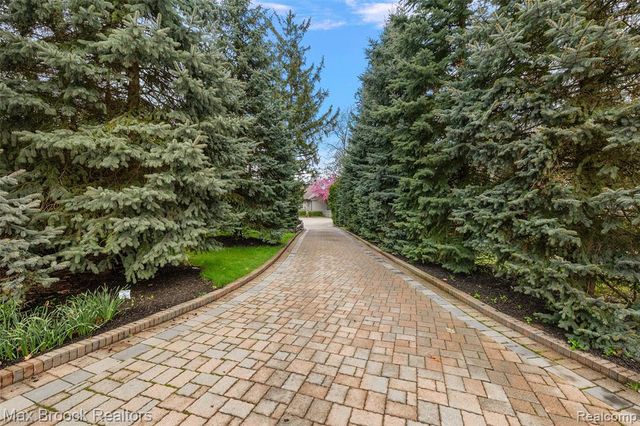 3945 Kirkland Court, Bloomfield Hills, MI 48302