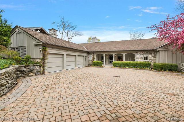 3945 Kirkland Court, Bloomfield Hills, MI 48302