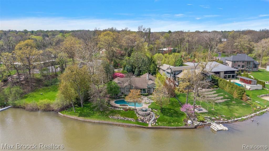 3945 Kirkland Court, Bloomfield Hills, MI 48302
