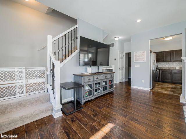 56722 Sunset Drive, Shelby Twp, MI 48316