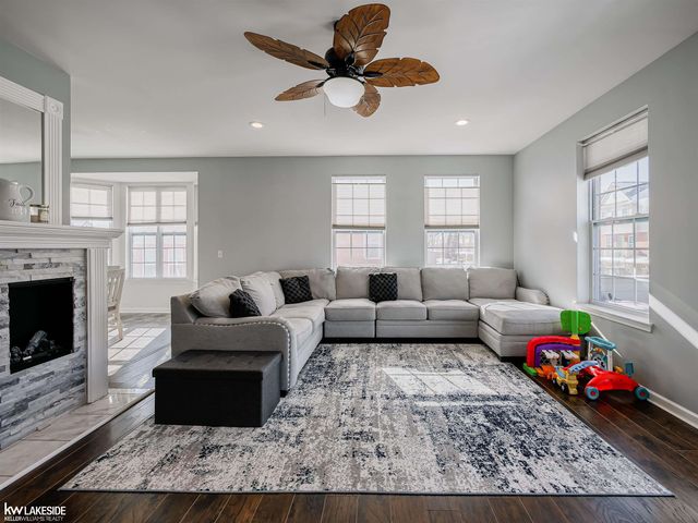 56722 Sunset Drive, Shelby Twp, MI 48316