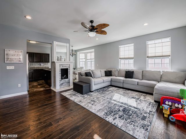 56722 Sunset Drive, Shelby Twp, MI 48316