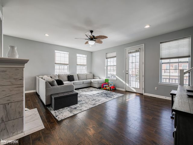 56722 Sunset Drive, Shelby Twp, MI 48316