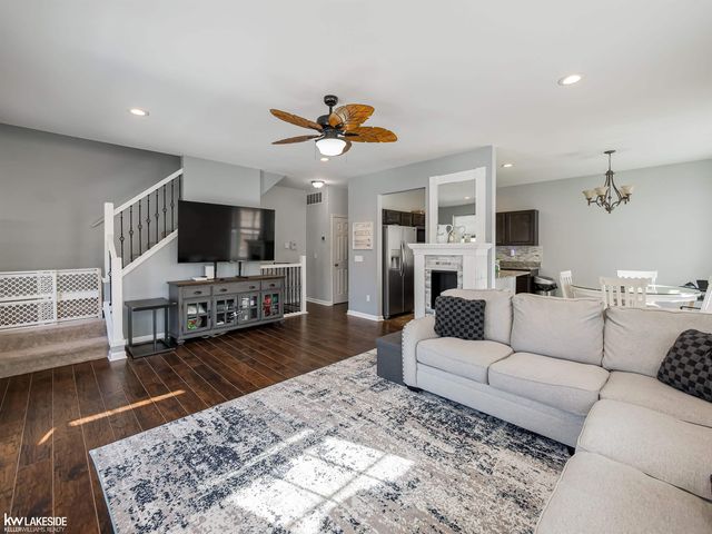 56722 Sunset Drive, Shelby Twp, MI 48316