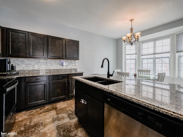 56722 Sunset Drive, Shelby Twp, MI 48316