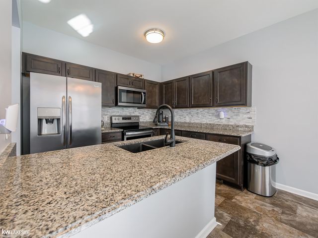 56722 Sunset Drive, Shelby Twp, MI 48316