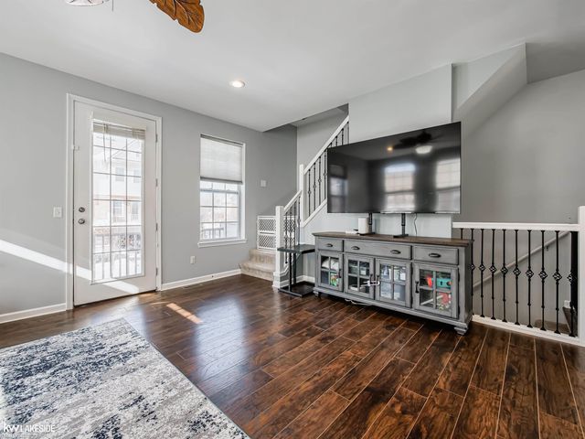 56722 Sunset Drive, Shelby Twp, MI 48316