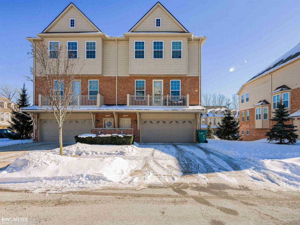 56722 Sunset Drive, Shelby Twp, MI 48316