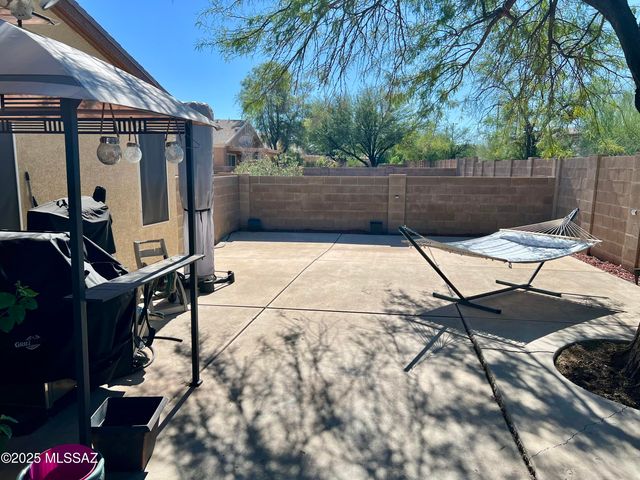 9458 E Bench Mark Loop, Tucson, AZ 85747