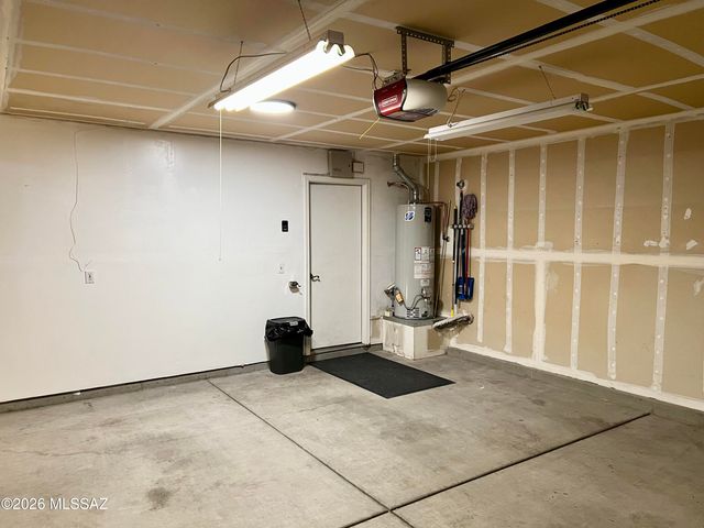 9458 E Bench Mark Loop, Tucson, AZ 85747