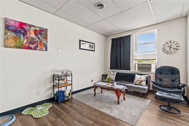 934 5th Ave, Coraopolis, PA 15108