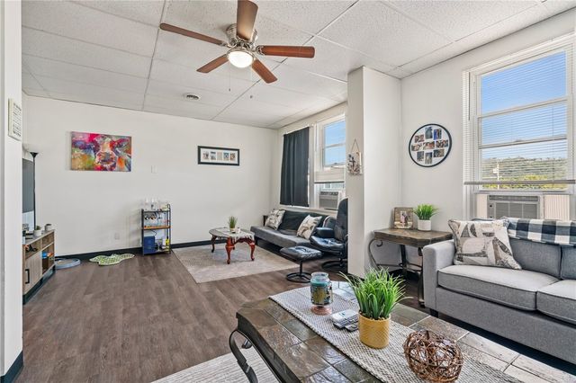 934 5th Ave, Coraopolis, PA 15108