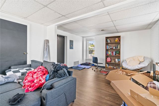 934 5th Ave, Coraopolis, PA 15108