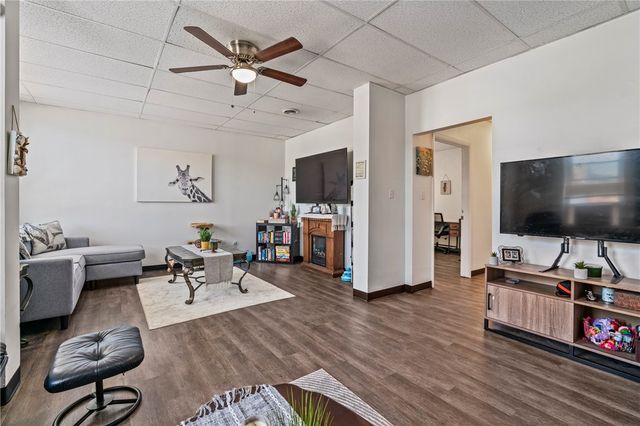 934 5th Ave, Coraopolis, PA 15108