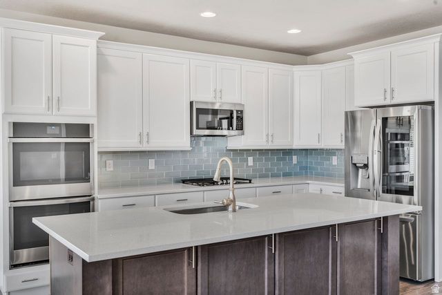 1156 N 2630 W, Clinton, UT 84015