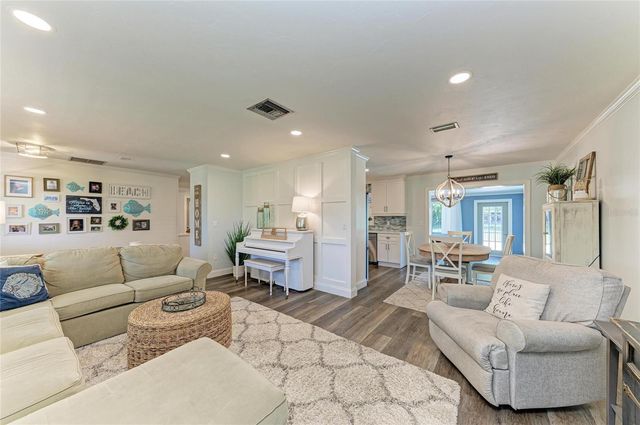 1907 37TH STREET W, Bradenton, FL 34205