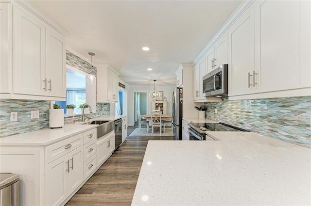 1907 37TH STREET W, Bradenton, FL 34205