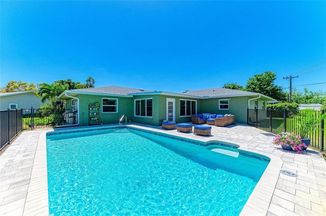 1907 37TH STREET W, Bradenton, FL 34205