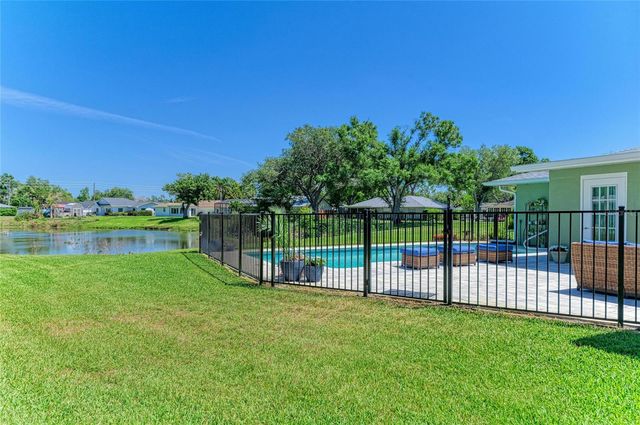 1907 37TH STREET W, Bradenton, FL 34205