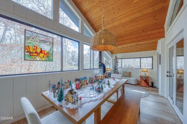 333 Enchanted Forest Lane, Sevierville, TN 37876