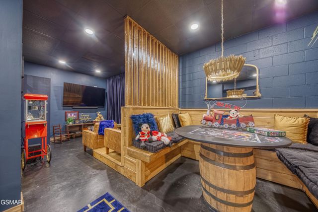 333 Enchanted Forest Lane, Sevierville, TN 37876