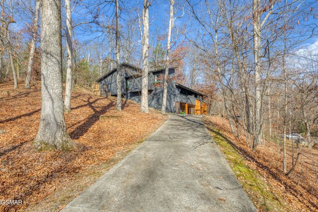 333 Enchanted Forest Lane, Sevierville, TN 37876