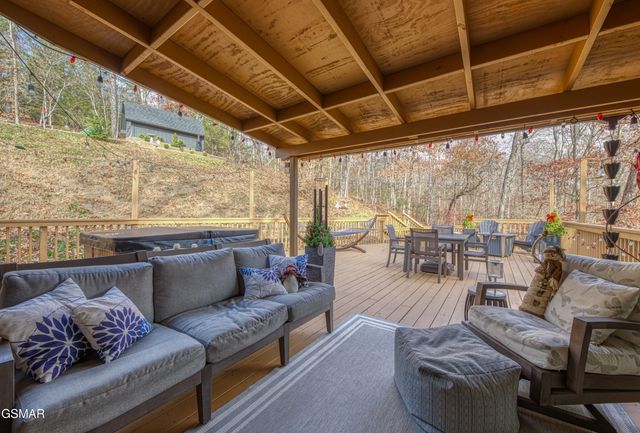 333 Enchanted Forest Lane, Sevierville, TN 37876