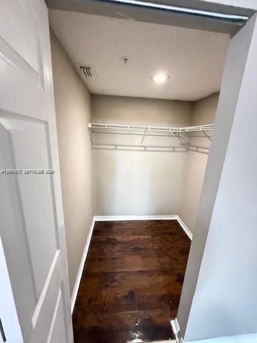 4167 N Haverhill Road 1113, West Palm Beach, FL 33417