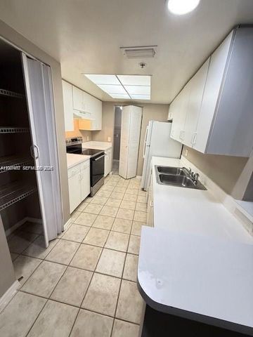 4167 N Haverhill Road 1113, West Palm Beach, FL 33417