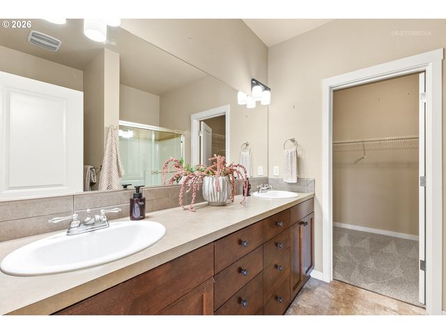 11534 Se AQUILA St, Happy Valley, OR 97086