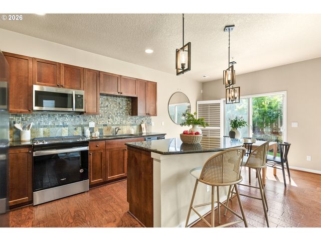 11534 Se AQUILA St, Happy Valley, OR 97086