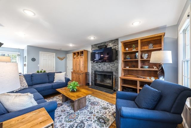 36 Lindsay Lane, Reading, MA 01867