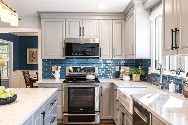 36 Lindsay Lane, Reading, MA 01867