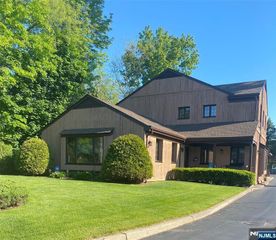 589 Franklin Turnpike 9, Ridgewood, NJ 07450