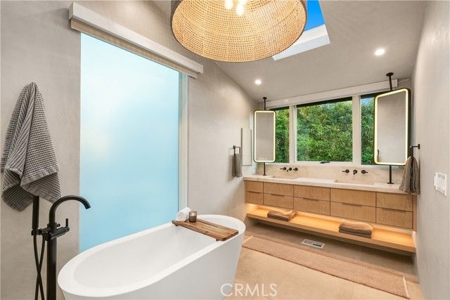 592 Bluebird Canyon Drive, Laguna Beach, CA 92651