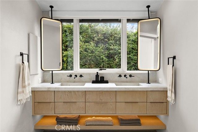 592 Bluebird Canyon Drive, Laguna Beach, CA 92651