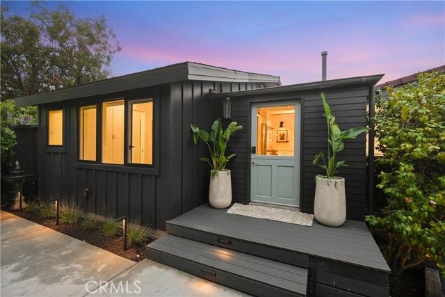 592 Bluebird Canyon Drive, Laguna Beach, CA 92651