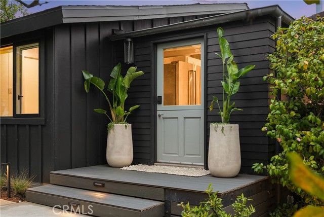 592 Bluebird Canyon Drive, Laguna Beach, CA 92651