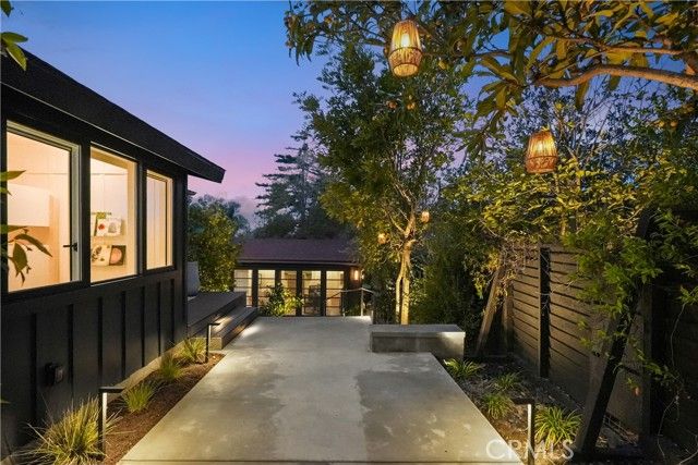 592 Bluebird Canyon Drive, Laguna Beach, CA 92651