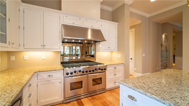 725 W Lake DR, Naples, FL 34102