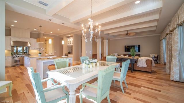 725 W Lake DR, Naples, FL 34102