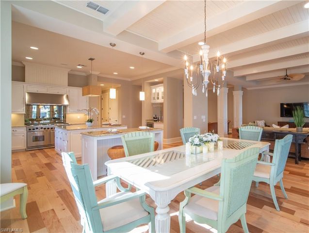 725 W Lake DR, Naples, FL 34102