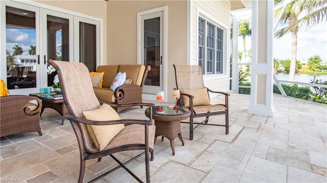 725 W Lake DR, Naples, FL 34102