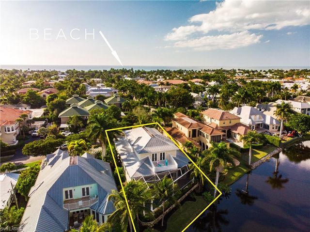 725 W Lake DR, Naples, FL 34102