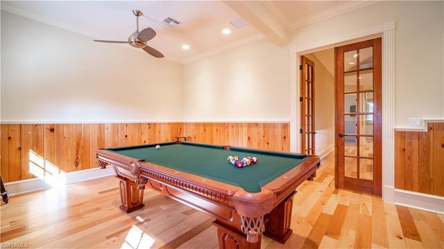 725 W Lake DR, Naples, FL 34102