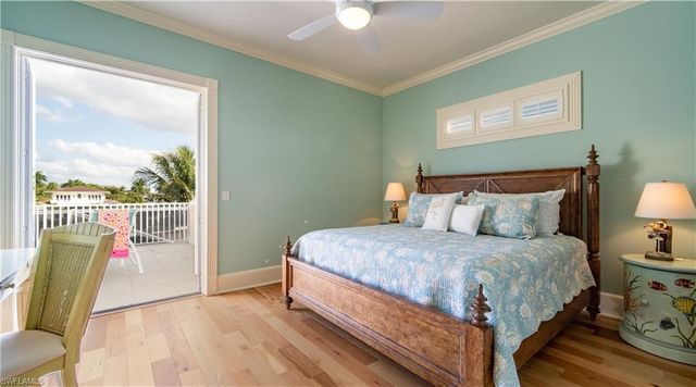 725 W Lake DR, Naples, FL 34102