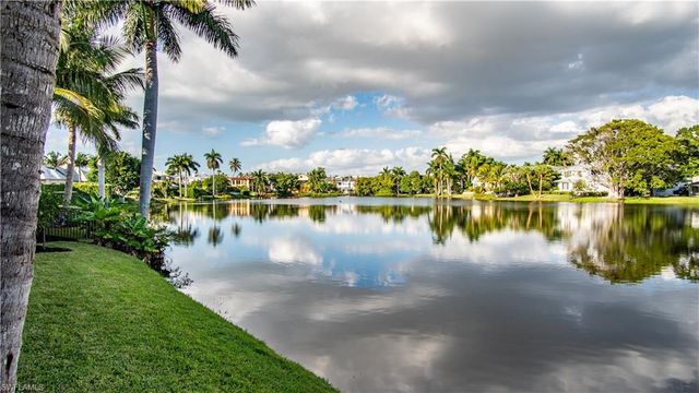 725 W Lake DR, Naples, FL 34102
