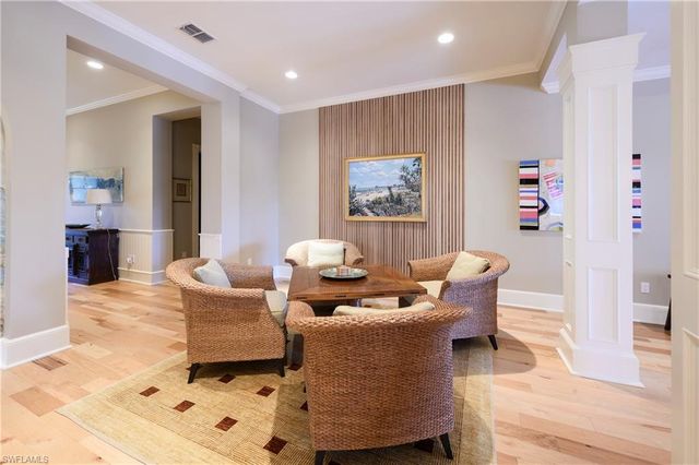 725 W Lake DR, Naples, FL 34102